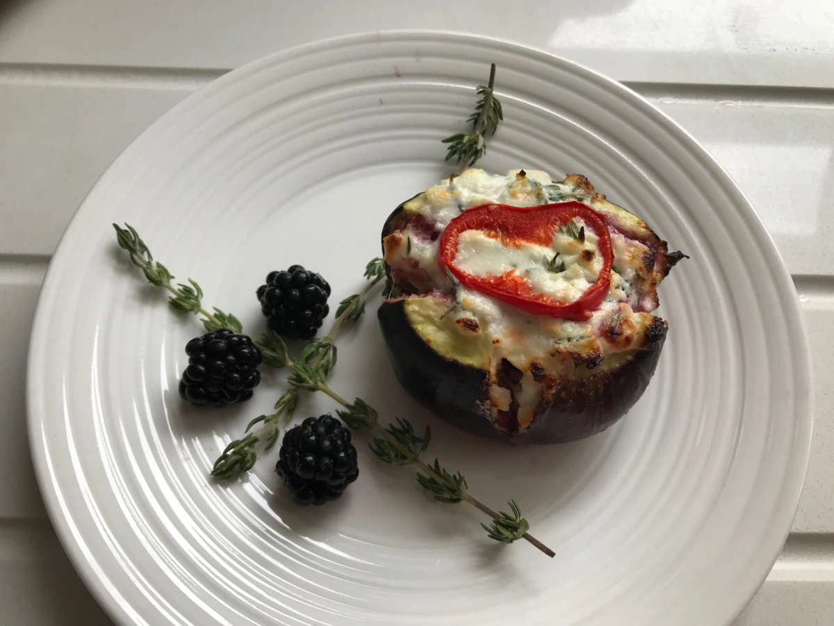 Baked fig with goat’s cheese and thyme